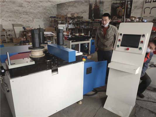 China Automatische Drie Broodjescnc Buigende Machine voor het Vensterdeur van het Aluminiumprofiel leverancier